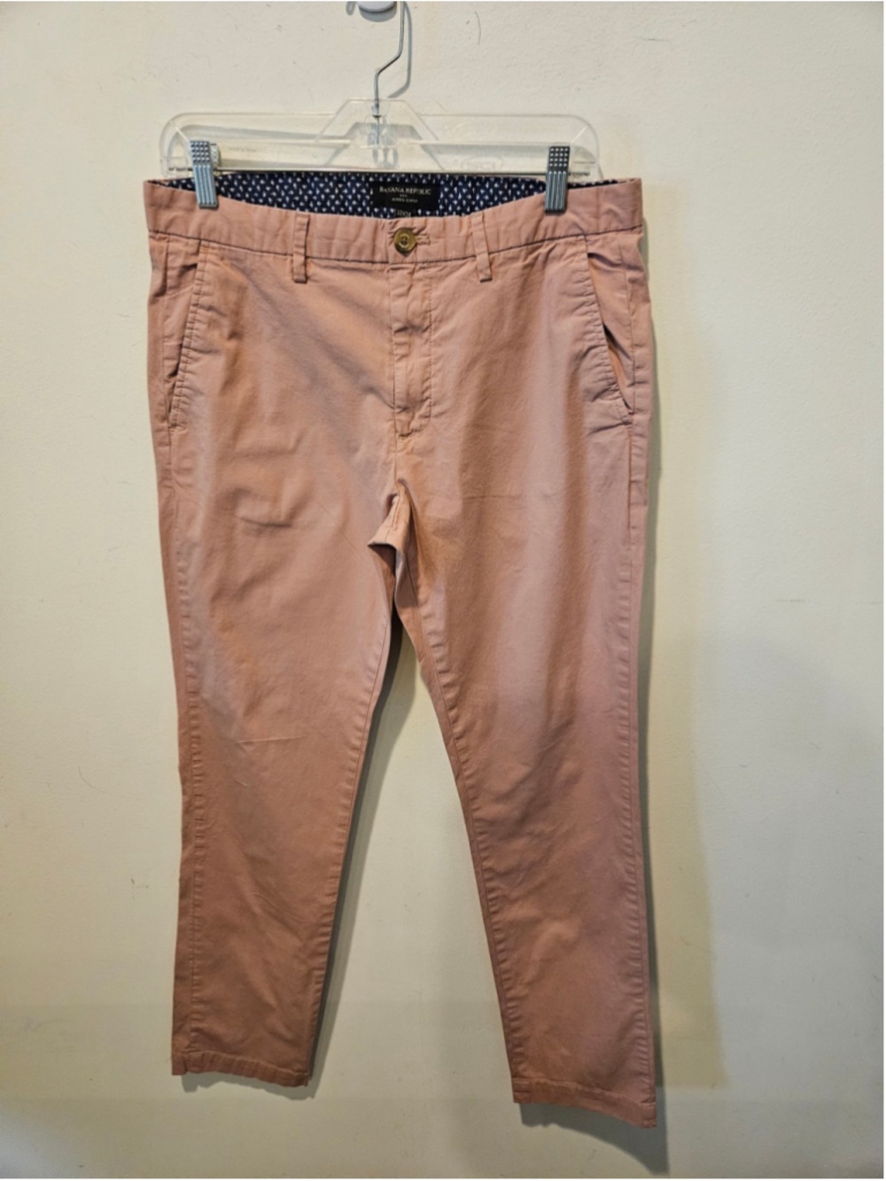 Men's Banana Republic Aiden Chino Pants Waist 32 Pink with Blue Accent